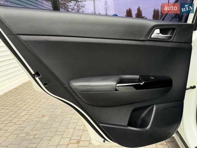 Белый Киа Sportage, объемом двигателя 2 л и пробегом 160 тыс. км за 17200 $, фото 27 на Automoto.ua
