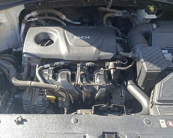 Білий Кіа Sportage, об'ємом двигуна 1.59 л та пробігом 131 тис. км за 14600 $, фото 3 на Automoto.ua