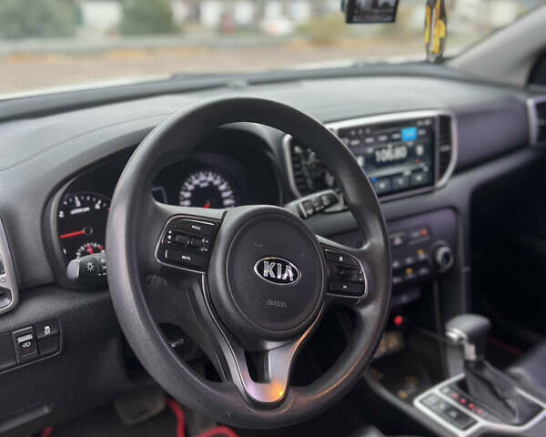 Белый Киа Sportage, объемом двигателя 1.7 л и пробегом 170 тыс. км за 16000 $, фото 11 на Automoto.ua