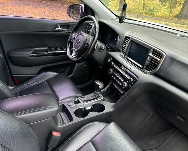 Білий Кіа Sportage, об'ємом двигуна 2 л та пробігом 167 тис. км за 19000 $, фото 23 на Automoto.ua