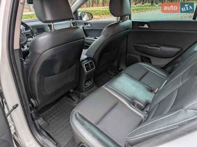 Белый Киа Sportage, объемом двигателя 2 л и пробегом 93 тыс. км за 20000 $, фото 9 на Automoto.ua