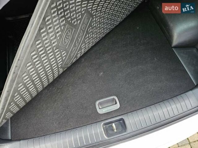 Белый Киа Sportage, объемом двигателя 1.69 л и пробегом 167 тыс. км за 15300 $, фото 48 на Automoto.ua