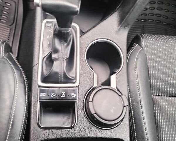 Білий Кіа Sportage, об'ємом двигуна 2 л та пробігом 97 тис. км за 15500 $, фото 18 на Automoto.ua