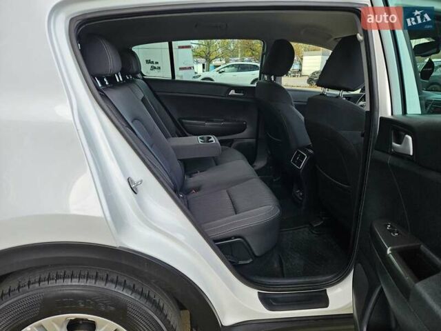 Белый Киа Sportage, объемом двигателя 1.69 л и пробегом 167 тыс. км за 15300 $, фото 30 на Automoto.ua