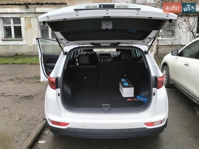 Білий Кіа Sportage, об'ємом двигуна 2 л та пробігом 97 тис. км за 15500 $, фото 13 на Automoto.ua