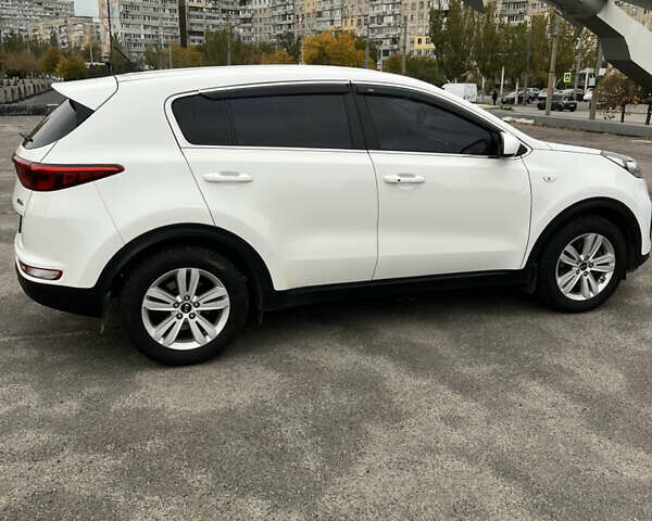 Белый Киа Sportage, объемом двигателя 1.7 л и пробегом 170 тыс. км за 16000 $, фото 6 на Automoto.ua