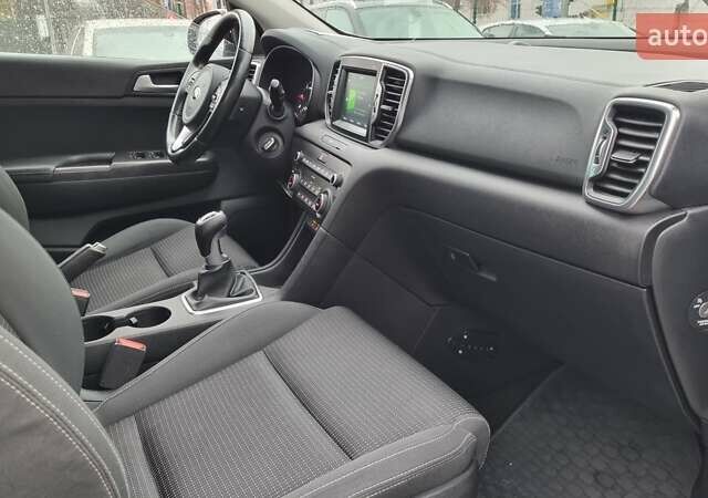 Белый Киа Sportage, объемом двигателя 1.7 л и пробегом 162 тыс. км за 16300 $, фото 39 на Automoto.ua