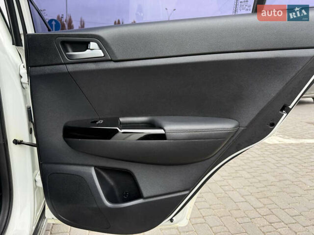 Белый Киа Sportage, объемом двигателя 2 л и пробегом 160 тыс. км за 17200 $, фото 46 на Automoto.ua