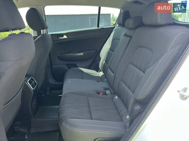 Белый Киа Sportage, объемом двигателя 1.69 л и пробегом 136 тыс. км за 15750 $, фото 56 на Automoto.ua