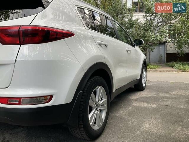 Белый Киа Sportage, объемом двигателя 2.4 л и пробегом 143 тыс. км за 12800 $, фото 6 на Automoto.ua