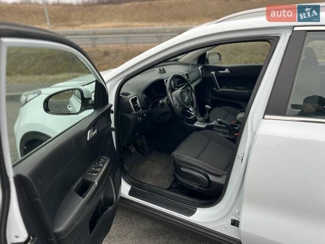 Белый Киа Sportage, объемом двигателя 1.69 л и пробегом 123 тыс. км за 16400 $, фото 7 на Automoto.ua