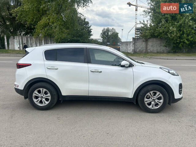 Киа Sportage 2017 в Львове на Automoto.ua Белый Киа Sportage, объемом двигателя 1.7 л и пробегом 144 тыс. км за 15500 $, фото 5 на Automoto.ua