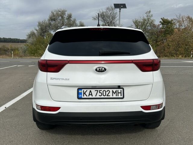 Білий Кіа Sportage, об'ємом двигуна 2 л та пробігом 150 тис. км за 17200 $, фото 2 на Automoto.ua