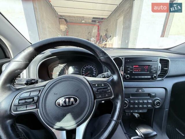 Киа Sportage 2017 в Хусте на Automoto.ua Белый Киа Sportage, объемом двигателя 1.69 л и пробегом 167 тыс. км за 18500 $, фото 3 на Automoto.ua