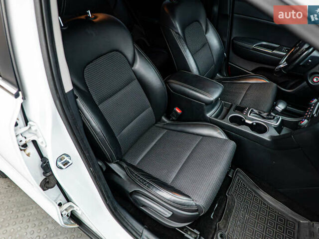 Белый Киа Sportage, объемом двигателя 2 л и пробегом 134 тыс. км за 18181 $, фото 19 на Automoto.ua