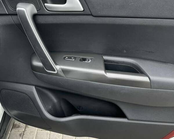 Белый Киа Sportage, объемом двигателя 1.69 л и пробегом 284 тыс. км за 15500 $, фото 19 на Automoto.ua