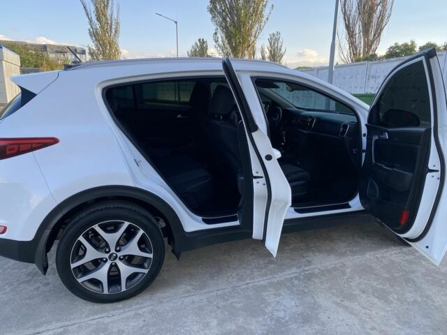 Белый Киа Sportage, объемом двигателя 1.7 л и пробегом 180 тыс. км за 16000 $, фото 7 на Automoto.ua