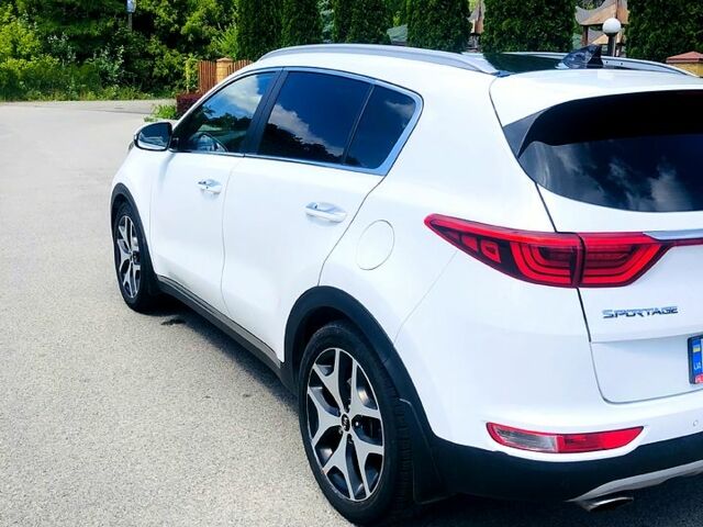 Белый Киа Sportage, объемом двигателя 2 л и пробегом 205 тыс. км за 22500 $, фото 1 на Automoto.ua