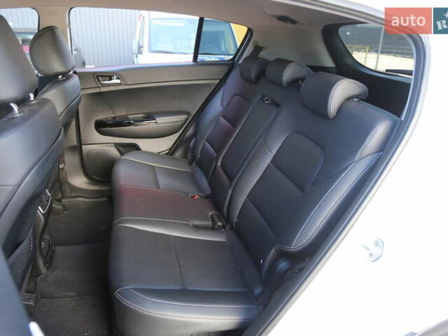 Белый Киа Sportage, объемом двигателя 2 л и пробегом 96 тыс. км за 18500 $, фото 9 на Automoto.ua
