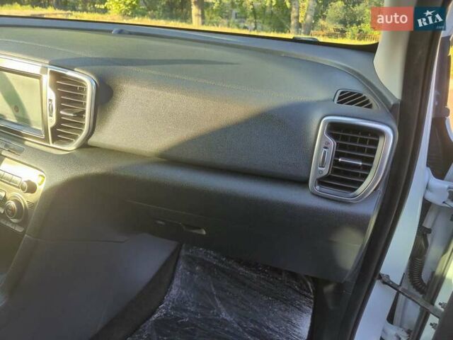 Белый Киа Sportage, объемом двигателя 2 л и пробегом 227 тыс. км за 16450 $, фото 33 на Automoto.ua