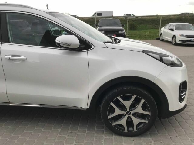 Білий Кіа Sportage, об'ємом двигуна 2 л та пробігом 193 тис. км за 19290 $, фото 5 на Automoto.ua