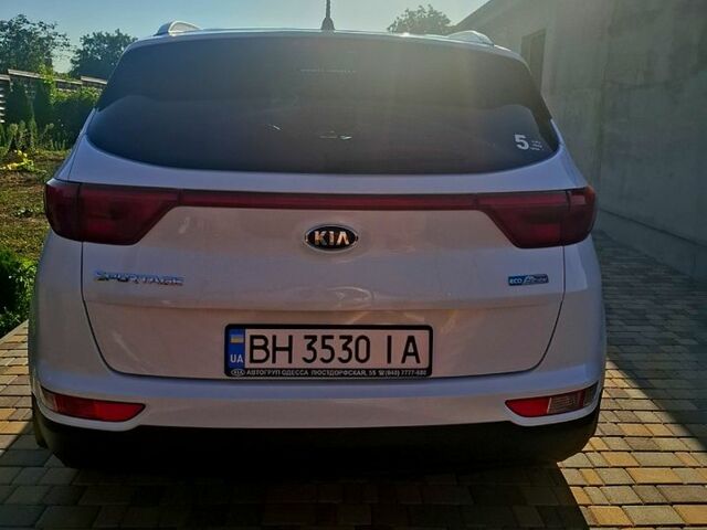 Белый Киа Sportage, объемом двигателя 1.7 л и пробегом 197 тыс. км за 16500 $, фото 5 на Automoto.ua