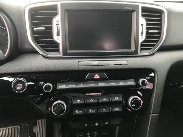 Білий Кіа Sportage, об'ємом двигуна 2 л та пробігом 193 тис. км за 19290 $, фото 13 на Automoto.ua