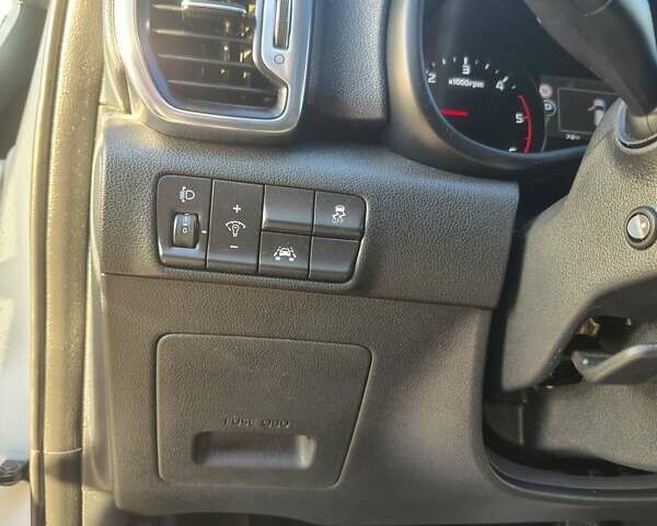 Белый Киа Sportage, объемом двигателя 2 л и пробегом 227 тыс. км за 16450 $, фото 24 на Automoto.ua