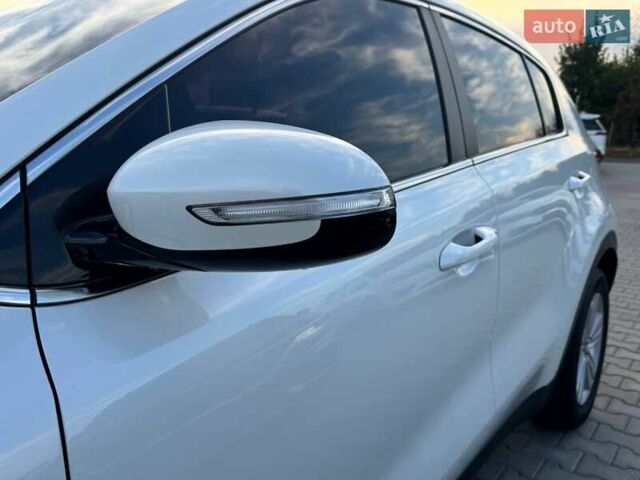 Белый Киа Sportage, объемом двигателя 2 л и пробегом 210 тыс. км за 17200 $, фото 7 на Automoto.ua
