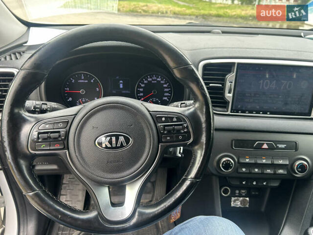 Киа Sportage 2017 в Львове на Automoto.ua Белый Киа Sportage, объемом двигателя 1.7 л и пробегом 144 тыс. км за 15500 $, фото 3 на Automoto.ua
