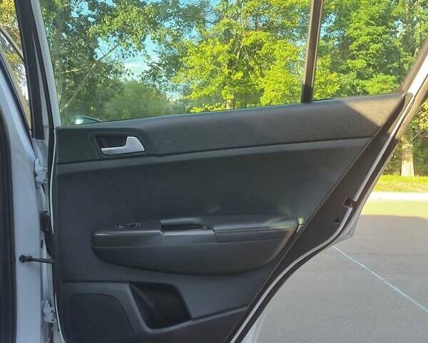 Белый Киа Sportage, объемом двигателя 2 л и пробегом 227 тыс. км за 16450 $, фото 37 на Automoto.ua