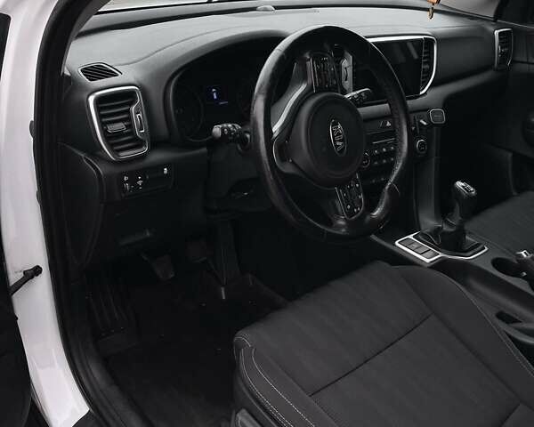 Белый Киа Sportage, объемом двигателя 1.69 л и пробегом 284 тыс. км за 15500 $, фото 10 на Automoto.ua