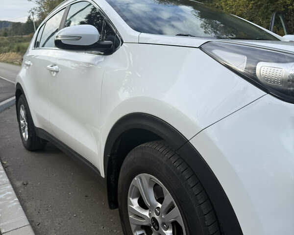 Білий Кіа Sportage, об'ємом двигуна 2 л та пробігом 142 тис. км за 17200 $, фото 5 на Automoto.ua