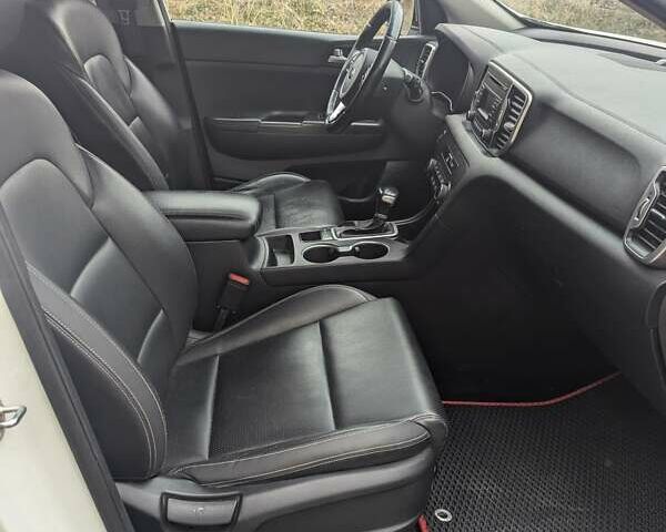 Белый Киа Sportage, объемом двигателя 2 л и пробегом 265 тыс. км за 17500 $, фото 2 на Automoto.ua
