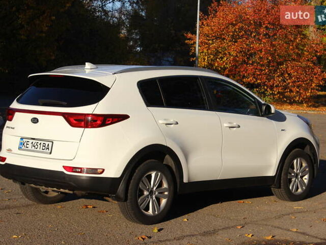 Білий Кіа Sportage, об'ємом двигуна 2 л та пробігом 222 тис. км за 13999 $, фото 6 на Automoto.ua