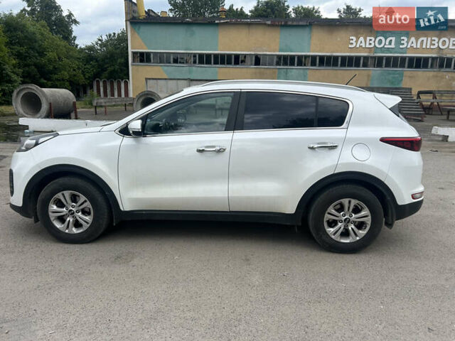 Киа Sportage 2017 в Львове на Automoto.ua Белый Киа Sportage, объемом двигателя 1.7 л и пробегом 144 тыс. км за 15500 $, фото 7 на Automoto.ua