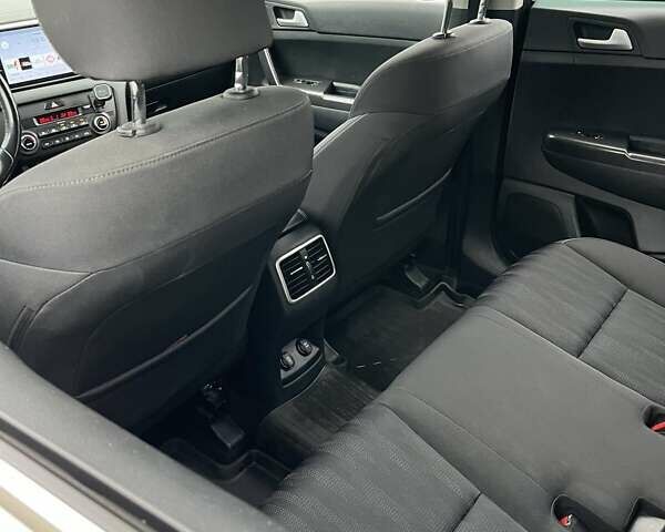 Белый Киа Sportage, объемом двигателя 1.69 л и пробегом 284 тыс. км за 15500 $, фото 31 на Automoto.ua