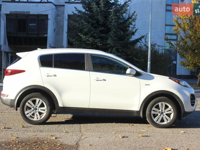 Білий Кіа Sportage, об'ємом двигуна 2 л та пробігом 222 тис. км за 13999 $, фото 5 на Automoto.ua