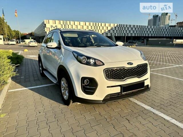 Белый Киа Sportage, объемом двигателя 2 л и пробегом 39 тыс. км за 20000 $, фото 3 на Automoto.ua