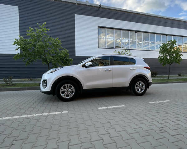 Белый Киа Sportage, объемом двигателя 1.69 л и пробегом 76 тыс. км за 17999 $, фото 3 на Automoto.ua