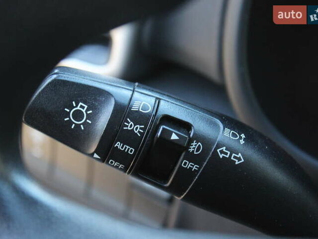 Білий Кіа Sportage, об'ємом двигуна 2 л та пробігом 222 тис. км за 13999 $, фото 20 на Automoto.ua