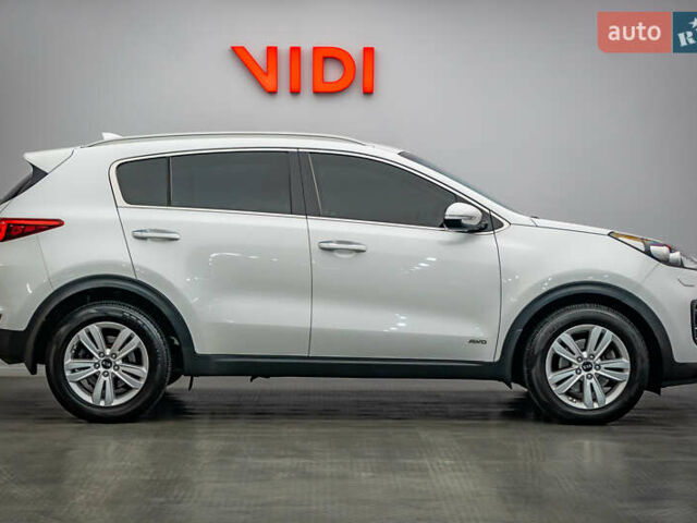 Белый Киа Sportage, объемом двигателя 2 л и пробегом 134 тыс. км за 18181 $, фото 3 на Automoto.ua
