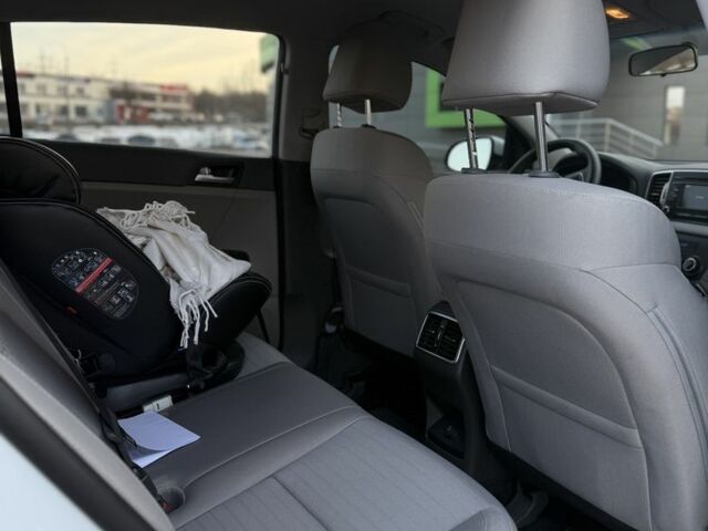 Белый Киа Sportage, объемом двигателя 2.4 л и пробегом 77 тыс. км за 15800 $, фото 8 на Automoto.ua