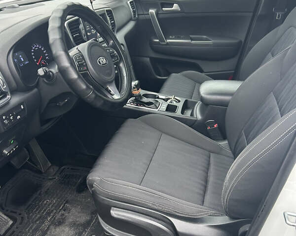 Белый Киа Sportage, объемом двигателя 2 л и пробегом 119 тыс. км за 18300 $, фото 8 на Automoto.ua