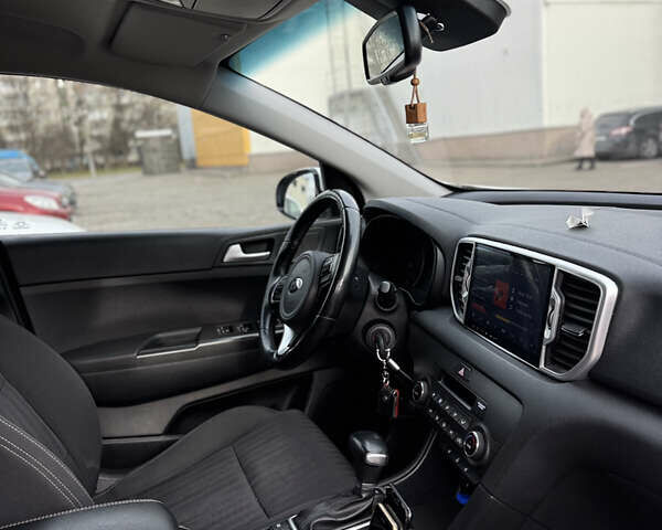 Белый Киа Sportage, объемом двигателя 1.69 л и пробегом 84 тыс. км за 17500 $, фото 4 на Automoto.ua