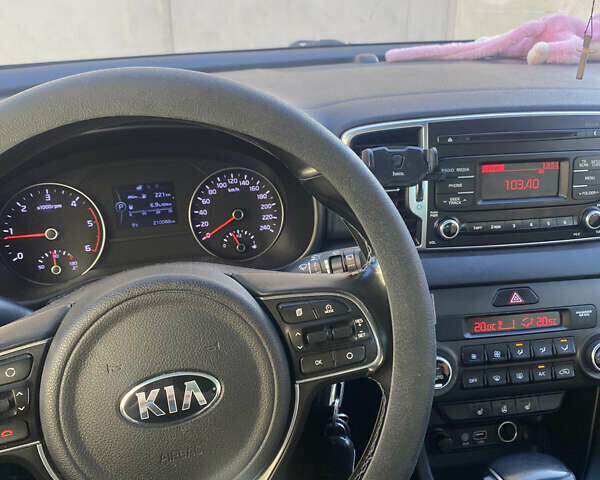 Киа Sportage 2017 в Ивано-Франковске на Automoto.ua Белый Киа Sportage, объемом двигателя 1.69 л и пробегом 210 тыс. км за 17500 $, фото 4 на Automoto.ua