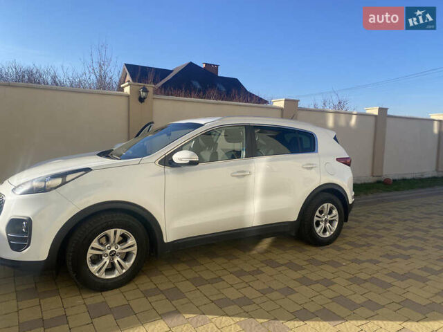 Киа Sportage 2017 в Ивано-Франковске на Automoto.ua Белый Киа Sportage, объемом двигателя 1.69 л и пробегом 210 тыс. км за 17500 $, фото 7 на Automoto.ua