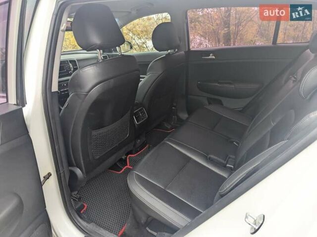 Белый Киа Sportage, объемом двигателя 2 л и пробегом 265 тыс. км за 17500 $, фото 9 на Automoto.ua