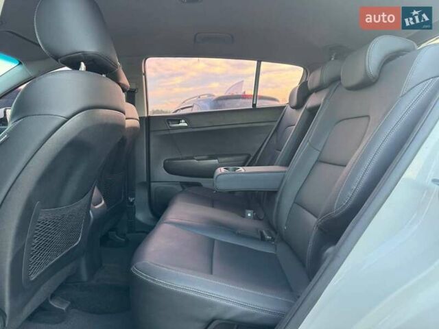 Белый Киа Sportage, объемом двигателя 2 л и пробегом 210 тыс. км за 17200 $, фото 14 на Automoto.ua