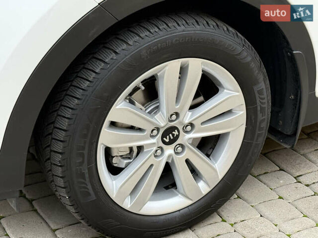 Белый Киа Sportage, объемом двигателя 2 л и пробегом 40 тыс. км за 16999 $, фото 2 на Automoto.ua